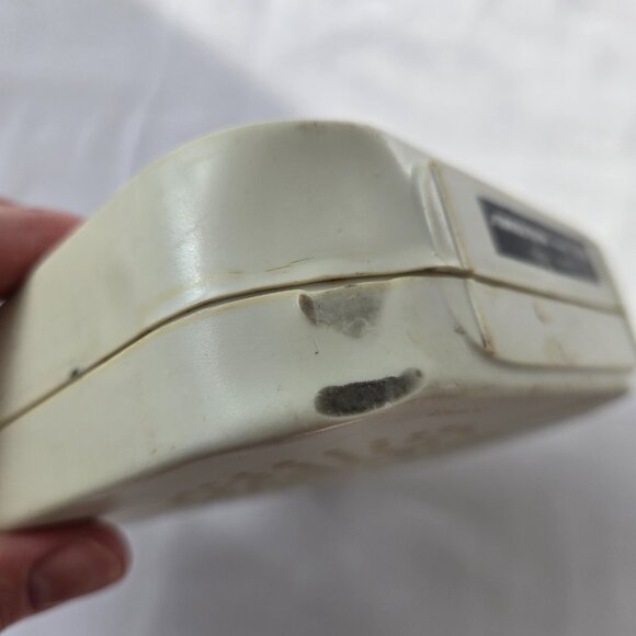 Vintage 80's Soundesign white AM portable radio 1222C Hong Kong - Picture 5 of 6